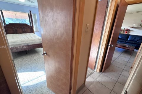 Propiedad comercial en venta en Dania Beach, Florida, 217.39 m2 № 2029574 - foto 15