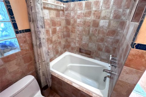 Propiedad comercial en venta en Dania Beach, Florida, 217.39 m2 № 2029574 - foto 14