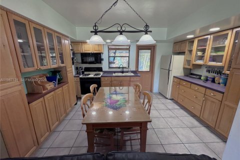 Propiedad comercial en venta en Dania Beach, Florida, 217.39 m2 № 2029574 - foto 8