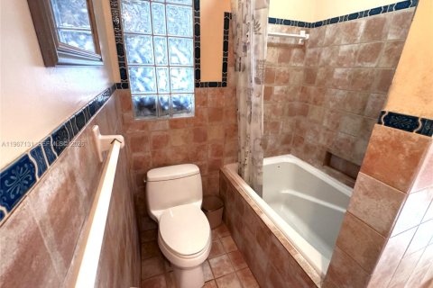 Propiedad comercial en venta en Dania Beach, Florida, 217.39 m2 № 2029574 - foto 13