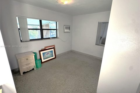 Propiedad comercial en venta en Dania Beach, Florida, 217.39 m2 № 2029574 - foto 17