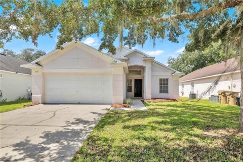 House in Clermont, Florida 3 bedrooms, 114.55 sq.m. № 2368616