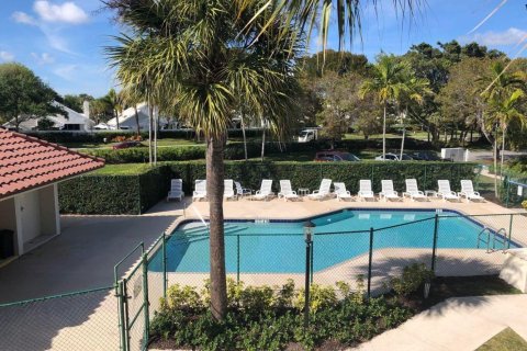 Condo in Palm Beach Gardens, Florida, 2 bedrooms  № 1188765 - photo 1