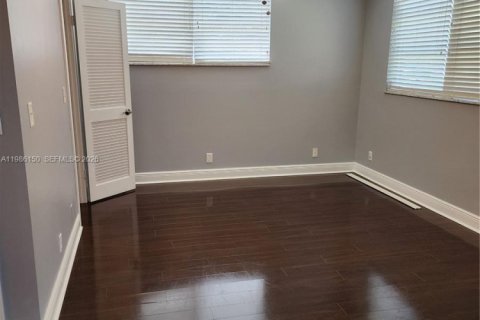 Copropriété à louer à Pembroke Pines, Floride: 2 chambres, 108.7 m2 № 2255093 - photo 7