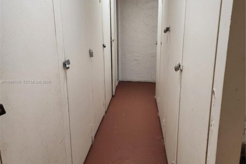 Copropriété à louer à Pembroke Pines, Floride: 2 chambres, 108.7 m2 № 2255093 - photo 10