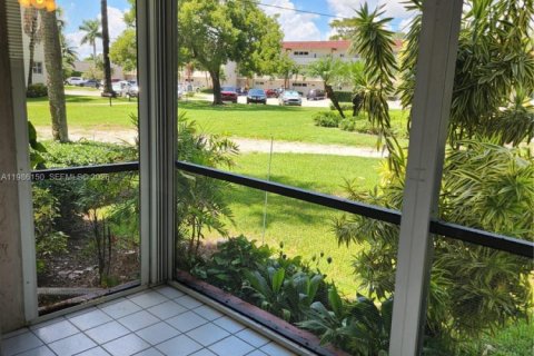 Copropriété à louer à Pembroke Pines, Floride: 2 chambres, 108.7 m2 № 2255093 - photo 3