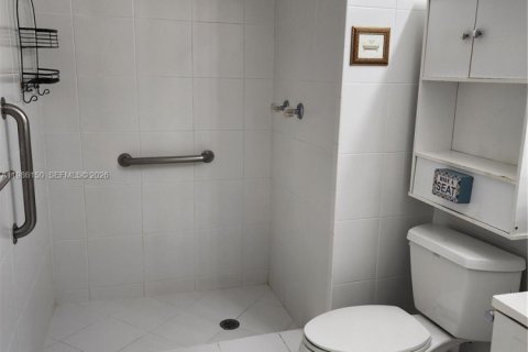 Copropriété à louer à Pembroke Pines, Floride: 2 chambres, 108.7 m2 № 2255093 - photo 9