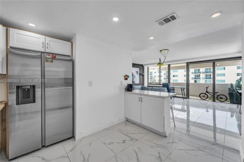 Copropriété à louer à North Bay Village, Floride: 2 chambres, 99.78 m2 № 2350537 - photo 13