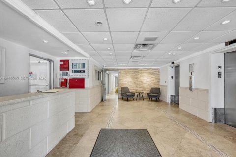Copropriété à louer à North Bay Village, Floride: 2 chambres, 99.78 m2 № 2350537 - photo 28