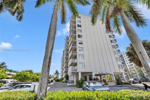 Copropriété à louer à North Bay Village, Floride: 2 chambres, 99.78 m2 № 2350537 - photo 30