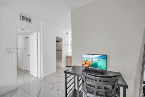 Copropriété à louer à North Bay Village, Floride: 2 chambres, 99.78 m2 № 2350537 - photo 9