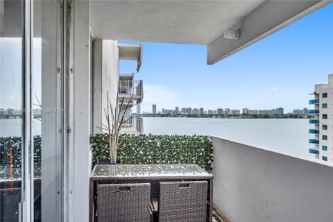 Copropriété à louer à North Bay Village, Floride: 2 chambres, 99.78 m2 № 2350537 - photo 14
