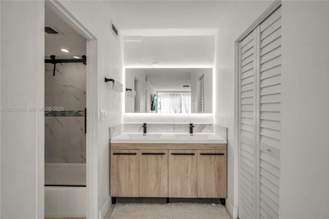 Copropriété à louer à North Bay Village, Floride: 2 chambres, 99.78 m2 № 2350537 - photo 25