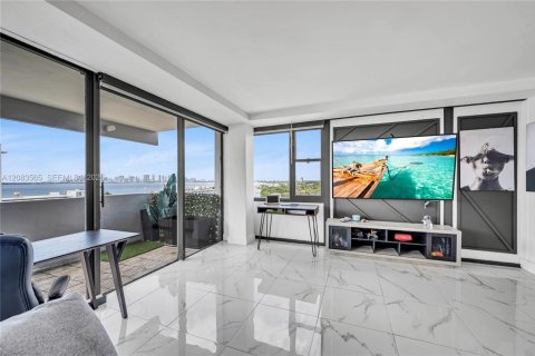 Copropriété à louer à North Bay Village, Floride: 2 chambres, 99.78 m2 № 2350537 - photo 2