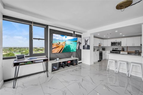 Copropriété à louer à North Bay Village, Floride: 2 chambres, 99.78 m2 № 2350537 - photo 4
