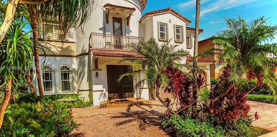 Дом в Майами, Флорида 4 спальни, 313.17м2 № 2064498