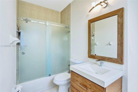 Купить виллу или дом в Майами, Флорида 4 спальни, 313.17м2, № 2064498 - фото 16