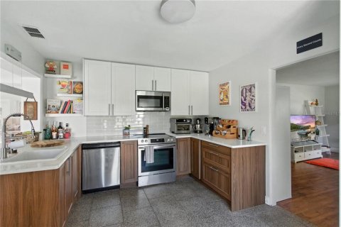 House in Orlando, Florida 2 bedrooms, 105.91 sq.m. № 1870808 - photo 8