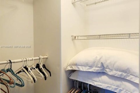 Condo in Miami Beach, Florida, 2 bedrooms  № 2051571 - photo 17