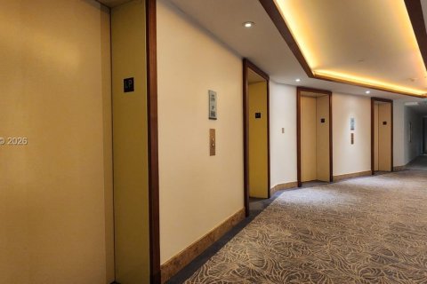 Condo in Miami Beach, Florida, 2 bedrooms  № 2051571 - photo 24