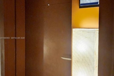 Condo in Miami Beach, Florida, 2 bedrooms  № 2051571 - photo 25