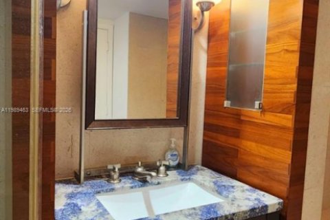 Condo in Miami Beach, Florida, 2 bedrooms  № 2051571 - photo 19