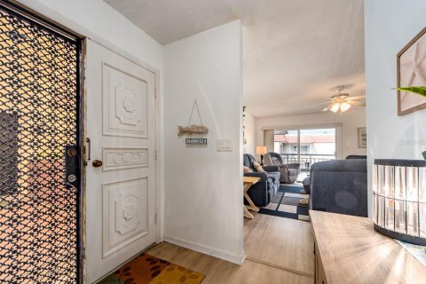 Condo in Belleair Beach, Florida, 2 bedrooms  № 2125192 - photo 6