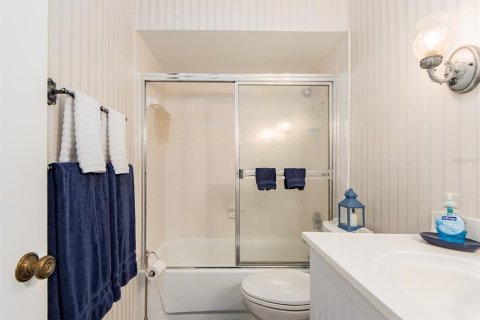 Condo in Belleair Beach, Florida, 2 bedrooms  № 2125192 - photo 28