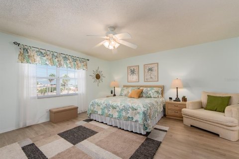 Condo in Belleair Beach, Florida, 2 bedrooms  № 2125192 - photo 20