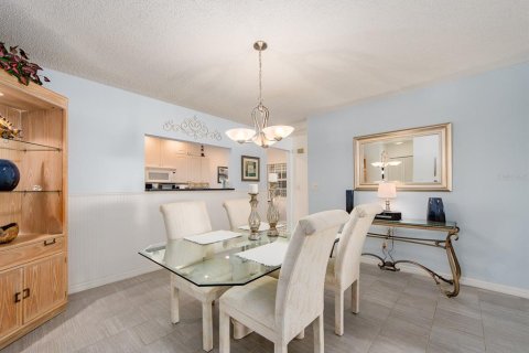 Condo in Belleair Beach, Florida, 2 bedrooms  № 2125192 - photo 16