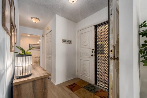Condo in Belleair Beach, Florida, 2 bedrooms  № 2125192 - photo 5