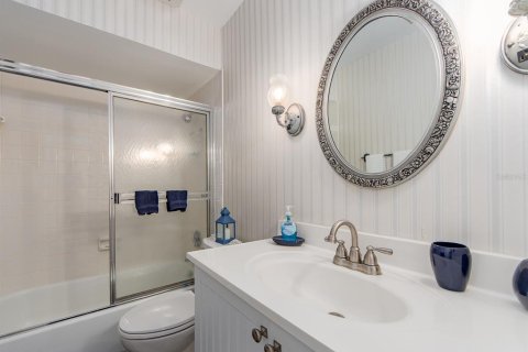 Condo in Belleair Beach, Florida, 2 bedrooms  № 2125192 - photo 27