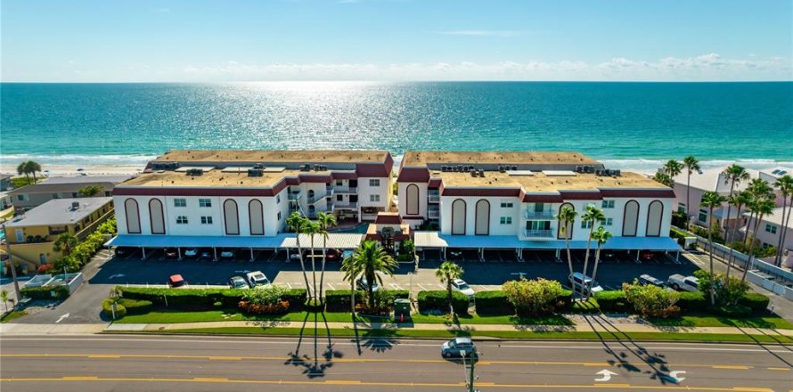Condo in Belleair Beach, Florida, 2 bedrooms  № 2125192