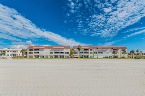 Condo in Belleair Beach, Florida, 2 bedrooms  № 2125192 - photo 2