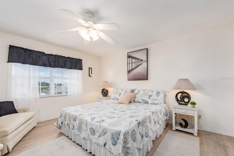 Condo in Belleair Beach, Florida, 2 bedrooms  № 2125192 - photo 25