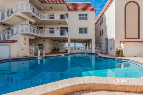 Condo in Belleair Beach, Florida, 2 bedrooms  № 2125192 - photo 29