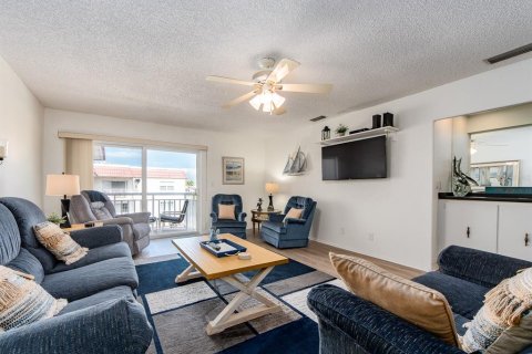 Condo in Belleair Beach, Florida, 2 bedrooms  № 2125192 - photo 7