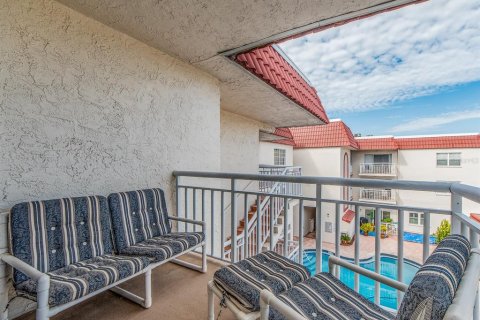 Condo in Belleair Beach, Florida, 2 bedrooms  № 2125192 - photo 10