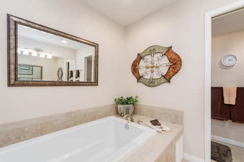 Condo in Belleair Beach, Florida, 2 bedrooms  № 2125192 - photo 23