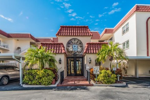 Condo in Belleair Beach, Florida, 2 bedrooms  № 2125192 - photo 4