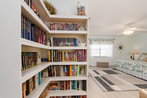 Condo in Belleair Beach, Florida, 2 bedrooms  № 2125192 - photo 19