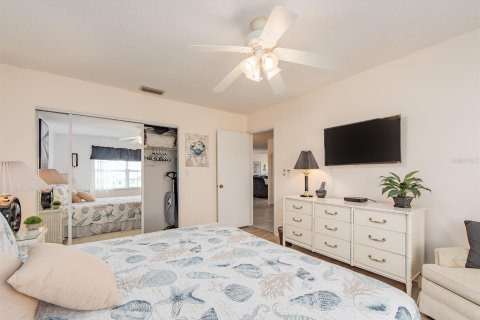 Condo in Belleair Beach, Florida, 2 bedrooms  № 2125192 - photo 26