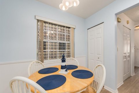 Condo in Belleair Beach, Florida, 2 bedrooms  № 2125192 - photo 14