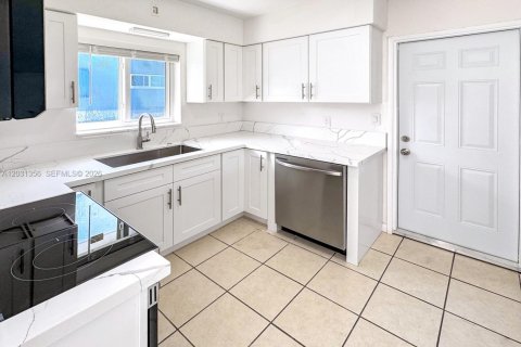 Villa ou maison à louer à Pompano Beach, Floride: 3 chambres, 107.67 m2 № 2241891 - photo 14