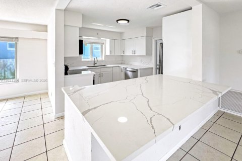 Villa ou maison à louer à Pompano Beach, Floride: 3 chambres, 107.67 m2 № 2241891 - photo 15
