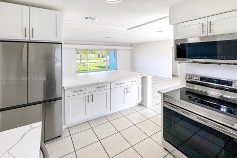 Villa ou maison à louer à Pompano Beach, Floride: 3 chambres, 107.67 m2 № 2241891 - photo 13