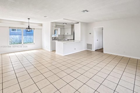 Villa ou maison à louer à Pompano Beach, Floride: 3 chambres, 107.67 m2 № 2241891 - photo 10