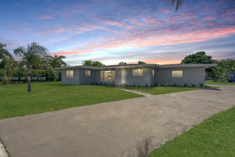 Villa ou maison à louer à Pompano Beach, Floride: 3 chambres, 107.67 m2 № 2241891 - photo 3