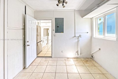 Villa ou maison à louer à Pompano Beach, Floride: 3 chambres, 107.67 m2 № 2241891 - photo 27
