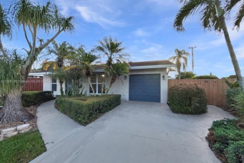 Casa en alquiler en Boca Raton, Florida, 3 dormitorios, 117.99 m2 № 1948613 - foto 1